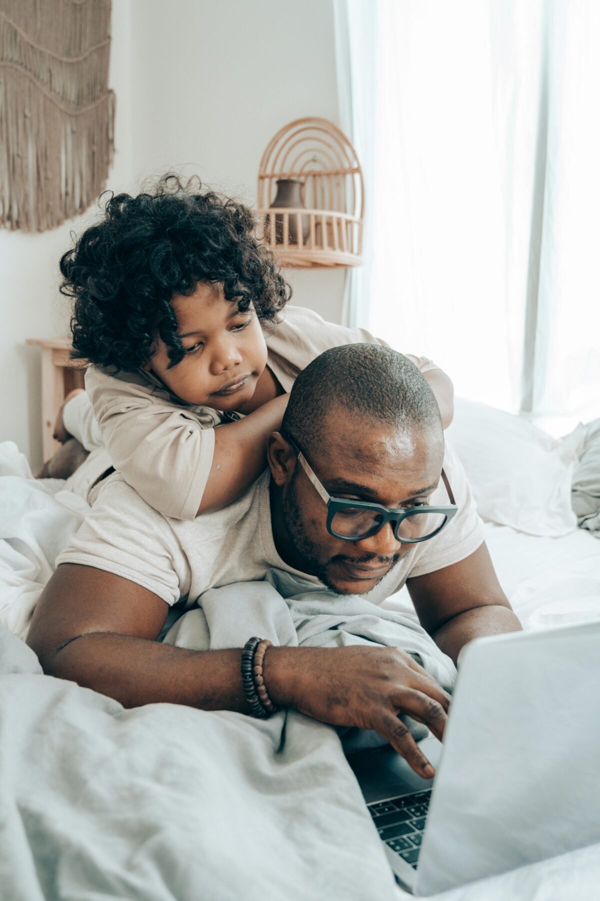 Parent-discussing-child-online-safety-South-Africa-with-their-child-while-using-a-tablet