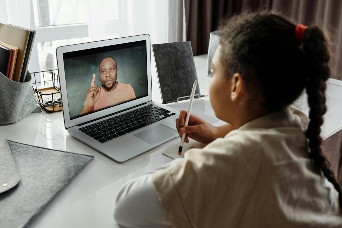 Children-benefiting-from-video-based-learning